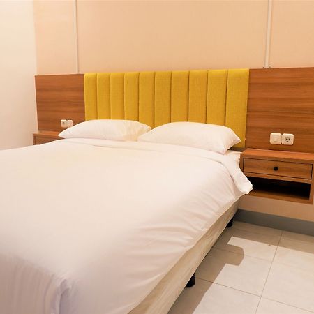 Kokonut Guesthouse Surabaya Buitenkant foto