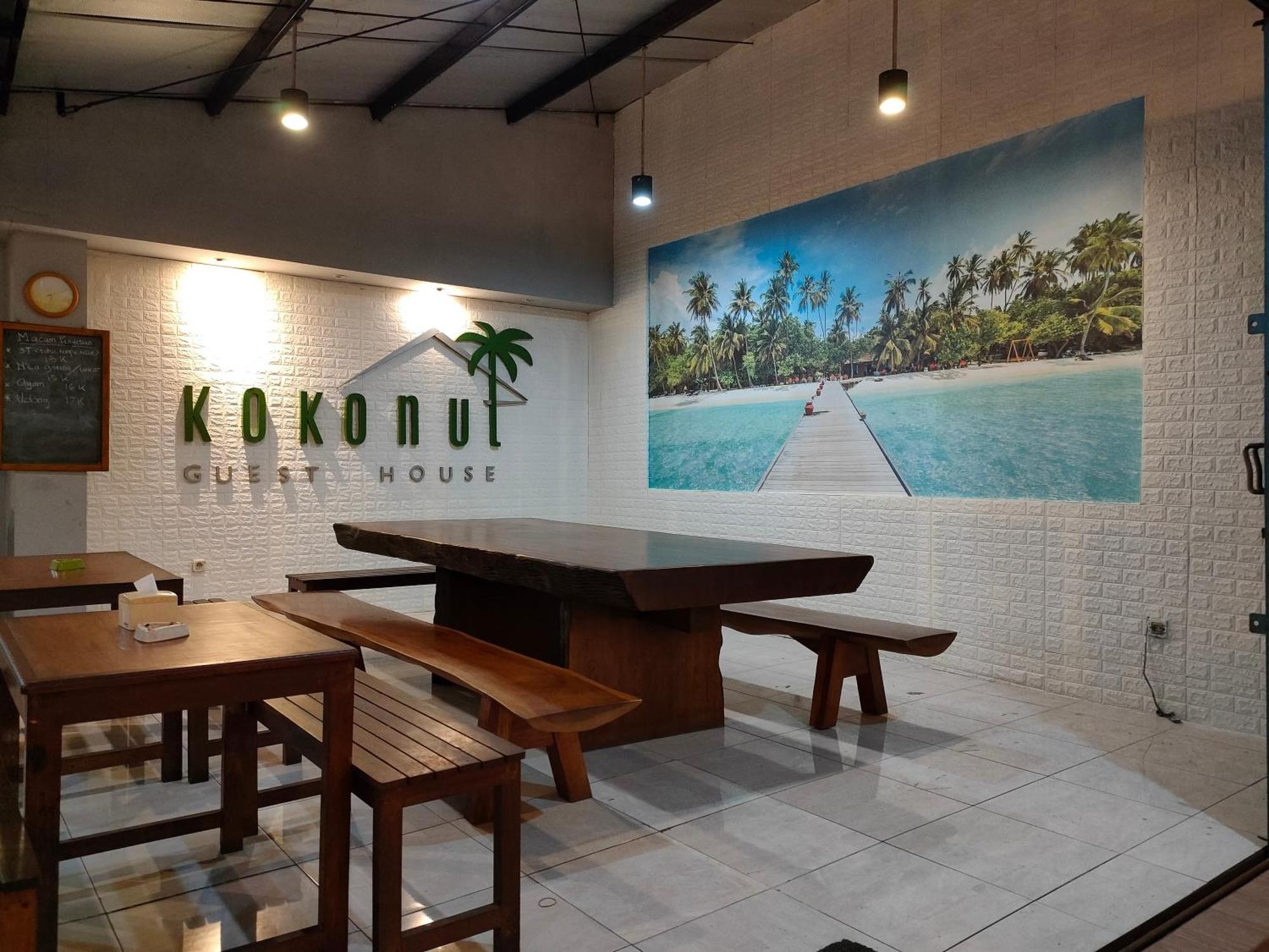 Kokonut Guesthouse Surabaya Buitenkant foto