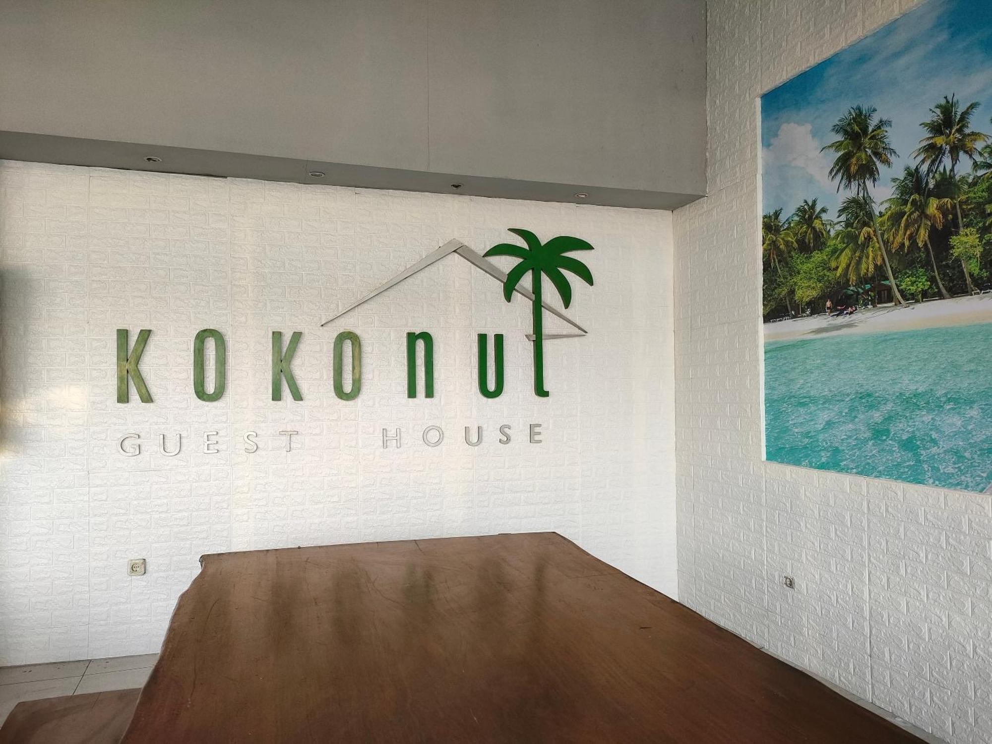 Kokonut Guesthouse Surabaya Buitenkant foto