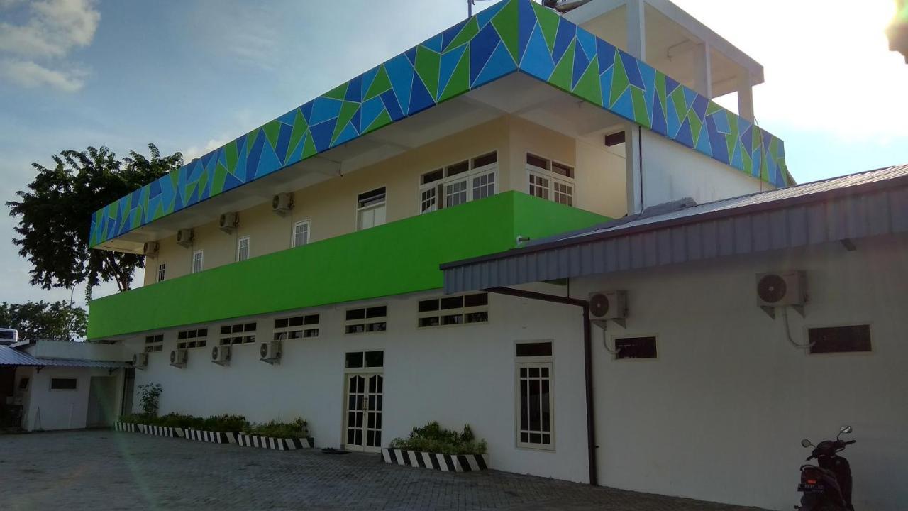 Kokonut Guesthouse Surabaya Buitenkant foto