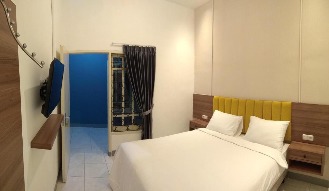Kokonut Guesthouse Surabaya Buitenkant foto