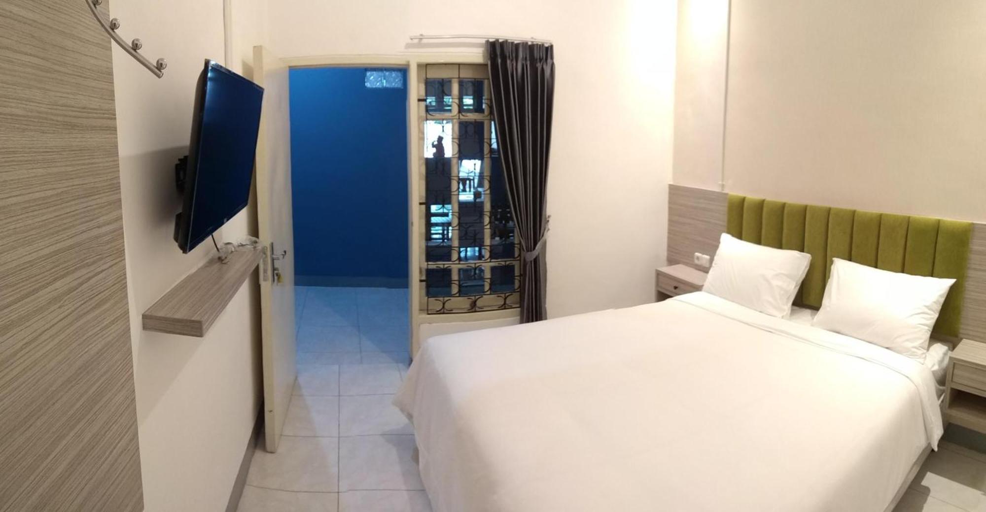 Kokonut Guesthouse Surabaya Buitenkant foto
