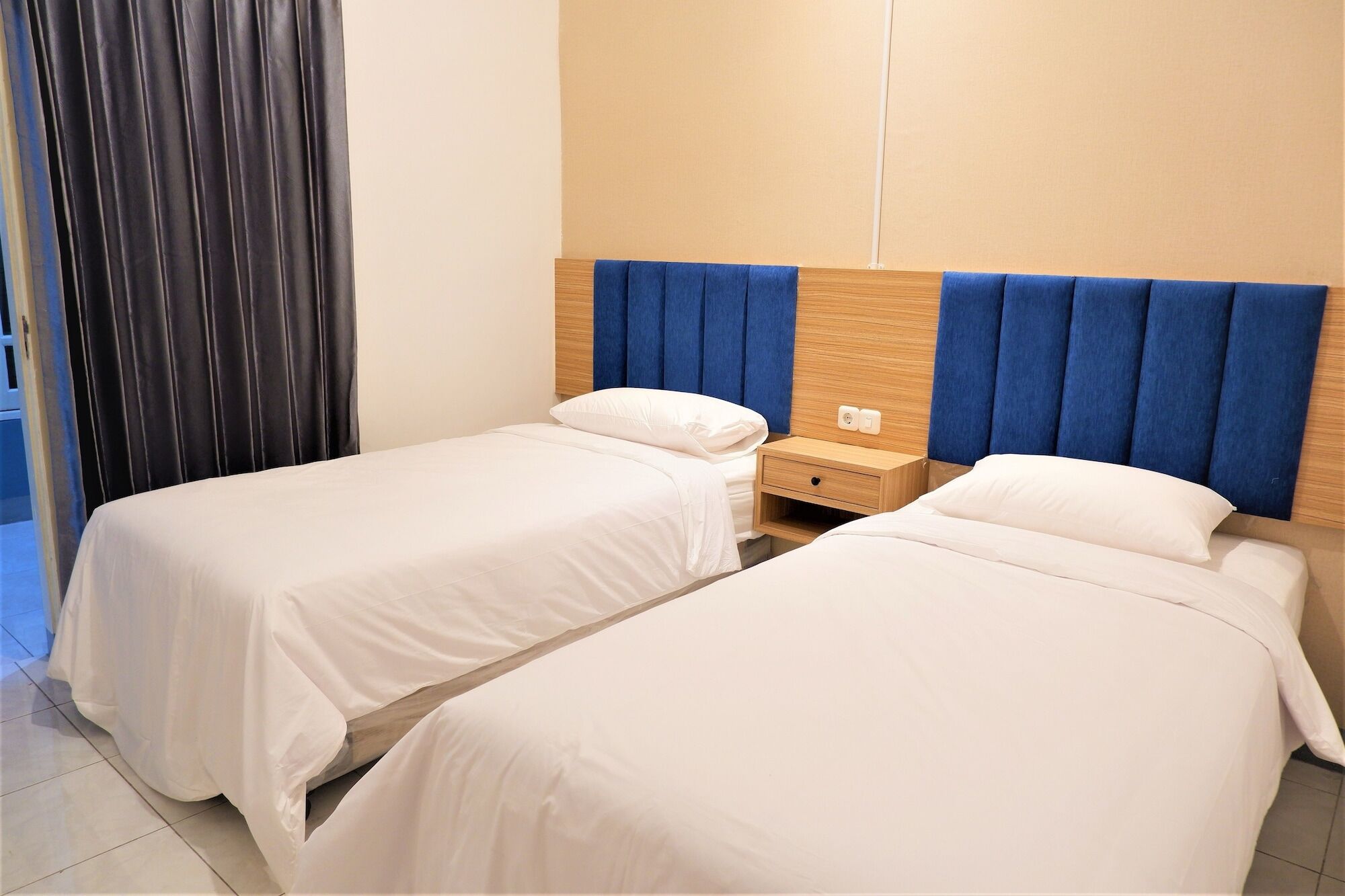 Kokonut Guesthouse Surabaya Buitenkant foto