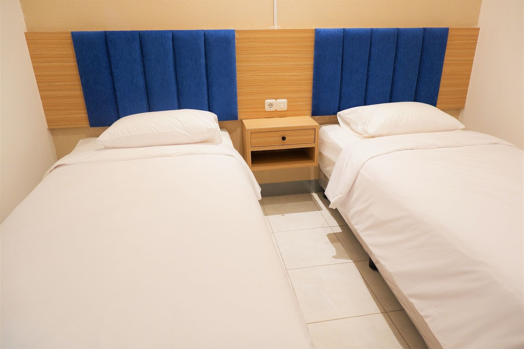 Kokonut Guesthouse Surabaya Buitenkant foto